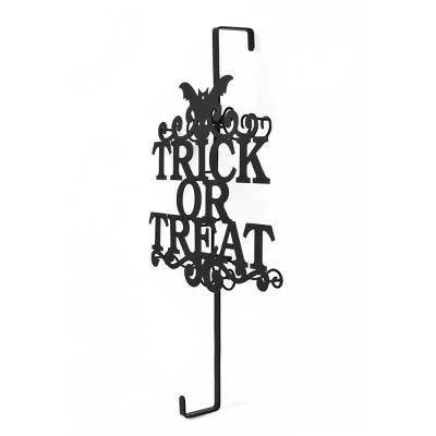 National Tree Company 19" Halloween “Trick Or Treat" Wreath Hanger 6 National Tree Company 19" Halloween “Trick Or Treat" Wreath Hanger - Image 4