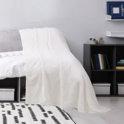 PiccoCasa New Luxury Leaves Fulls Fleece Warm Large Sofa Throw Blankets -Home Decor Shop GUEST e1198f2d 3f9d 4e60 ad5e ad9cc7c7094b